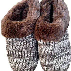 Muk luks slippers size 7-8